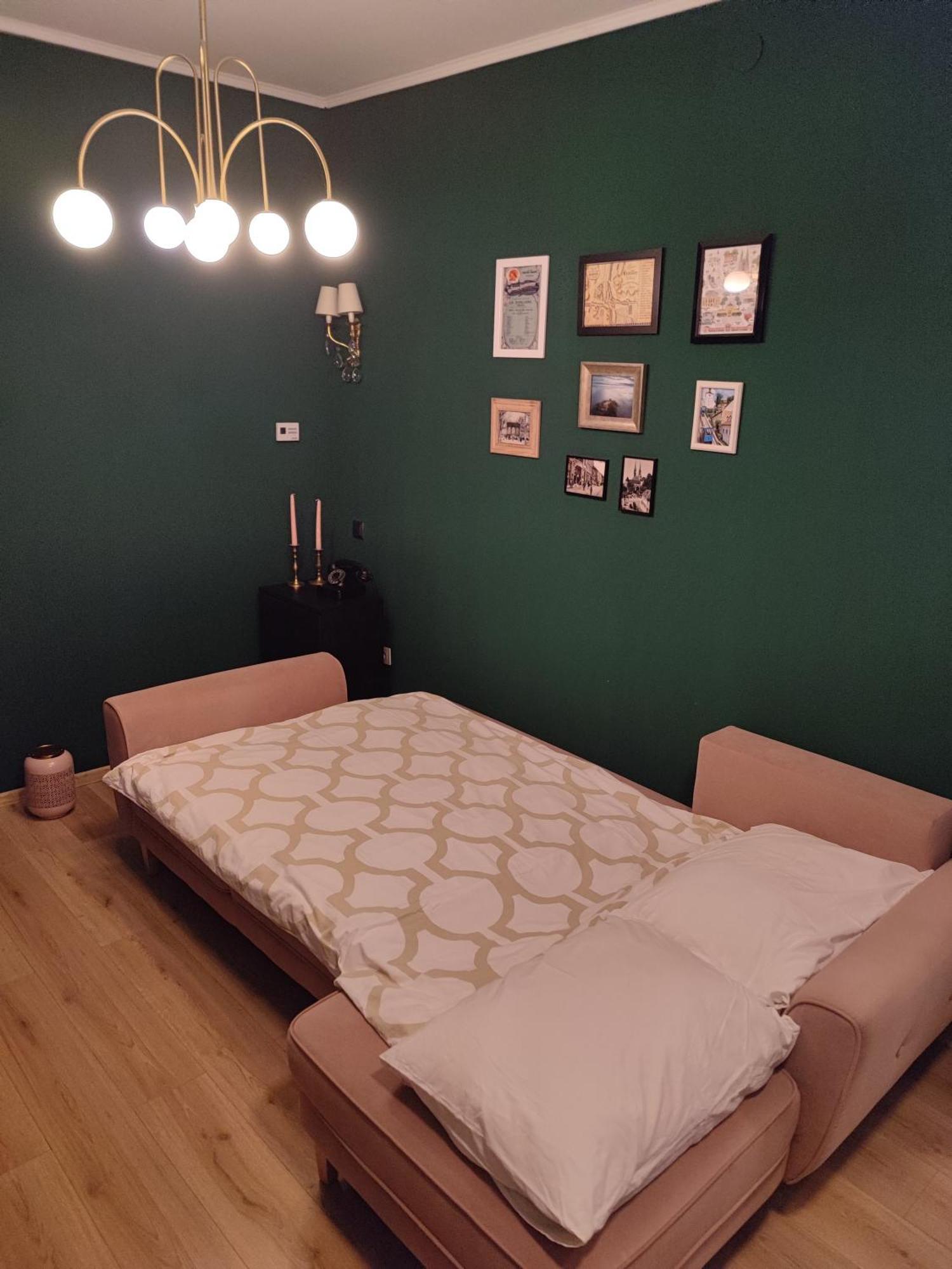 Apartment 1911 *